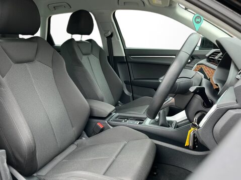 Audi Q3 35 TFSI Sport 5dr 14