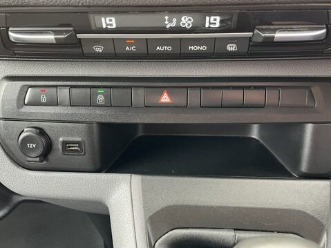 Vauxhall Vivaro 3100 2.0d 150PS Elite H1 D/Cab 4