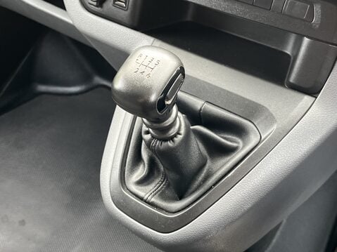 Vauxhall Vivaro 3100 2.0d 150PS Elite H1 D/Cab 5