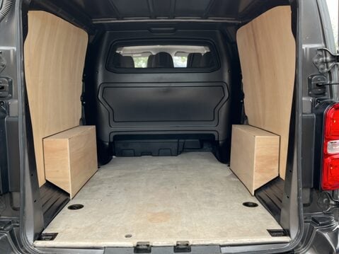 Vauxhall Vivaro 3100 2.0d 150PS Elite H1 D/Cab 10