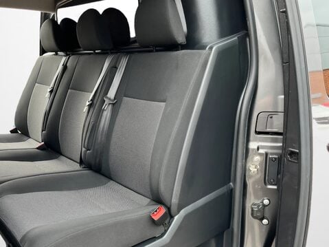 Vauxhall Vivaro 3100 2.0d 150PS Elite H1 D/Cab 9