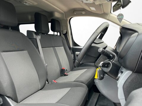 Vauxhall Vivaro 3100 2.0d 150PS Elite H1 D/Cab 16