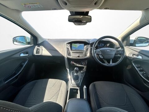 Ford Focus 1.0 EcoBoost 125 Titanium 5dr 17