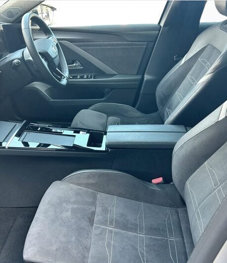 Vauxhall Astra 115kW Ultimate 54kWh 5dr Auto