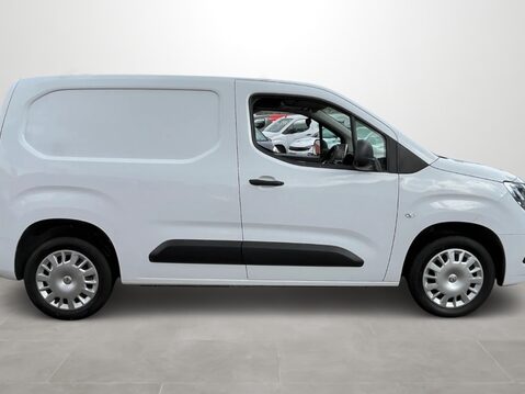 Vauxhall Combo Cargo 2000 1.5 Turbo D 100ps H1 Sportive Van [6 Speed] 9