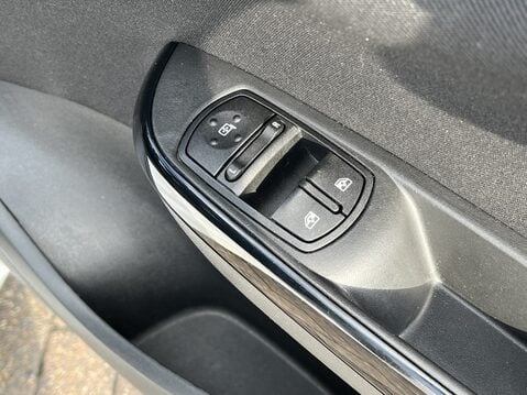 Vauxhall Corsa 1.4 SRi Vx-line Nav Black 5dr 19