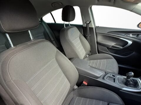 Vauxhall Insignia 1.8i VVT SRi 5dr 12