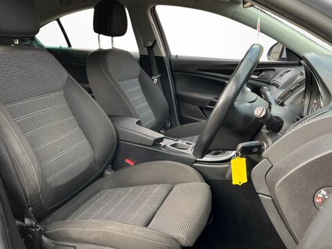 Vauxhall Insignia 1.8i VVT SRi 5dr 15