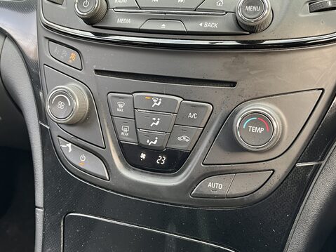 Vauxhall Insignia 1.8i VVT SRi 5dr 31