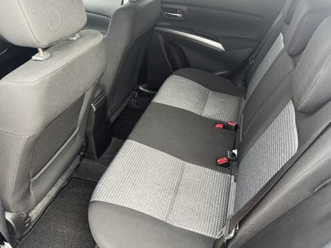 Suzuki S-Cross 1.4 Boosterjet 48V Hybrid Motion 5dr 33