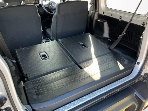 Suzuki Jimny 1.5 SZ5 ALLGRIP 3dr 32