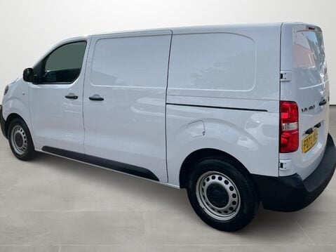 Vauxhall Vivaro 2700 1.5d 120PS Dynamic H1 Van 7
