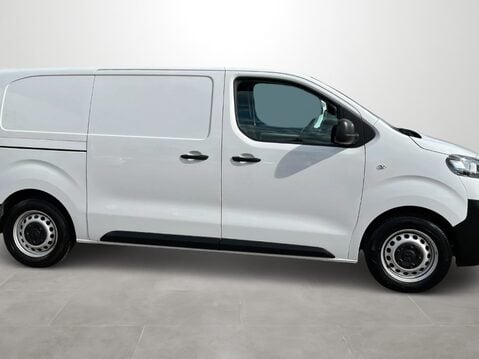 Vauxhall Vivaro 2700 1.5d 120PS Dynamic H1 Van 10