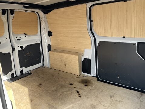 Vauxhall Vivaro 2700 1.5d 120PS Dynamic H1 Van 15