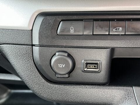 Vauxhall Vivaro 2700 1.5d 120PS Dynamic H1 Van 28
