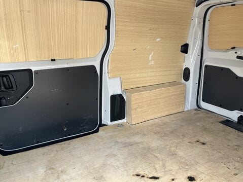 Vauxhall Vivaro 2700 1.5d 120PS Dynamic H1 Van 16