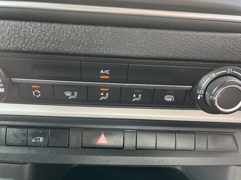 Vauxhall Vivaro 2700 1.5d 120PS Dynamic H1 Van 27