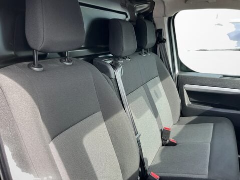 Vauxhall Vivaro 2700 1.5d 120PS Dynamic H1 Van 18