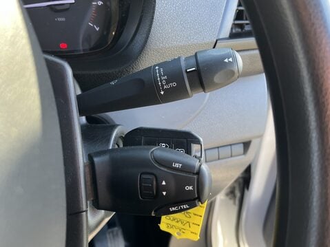 Vauxhall Vivaro 2700 1.5d 100PS Sportive H1 Van 28