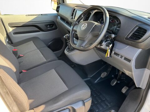 Vauxhall Vivaro 2700 1.5d 100PS Sportive H1 Van 22