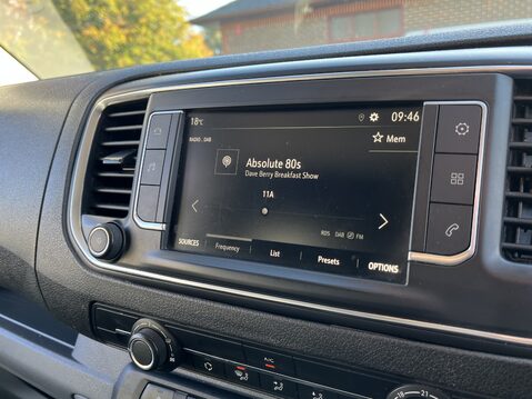 Vauxhall Vivaro 2700 1.5d 100PS Sportive H1 Van 31