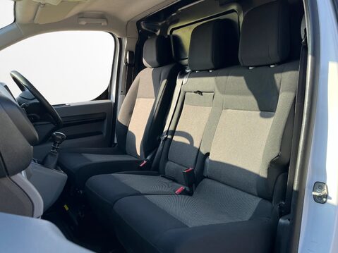 Vauxhall Vivaro 2700 1.5d 100PS Sportive H1 Van 20