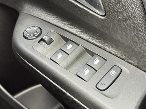 Vauxhall Corsa 1.2 Turbo Elite Nav Premium 5dr Auto 32