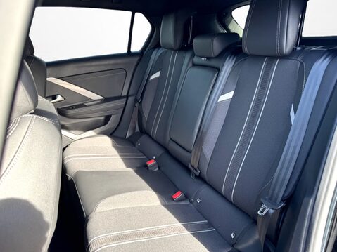 Vauxhall Astra 1.2 Turbo 130 GS 5dr 32