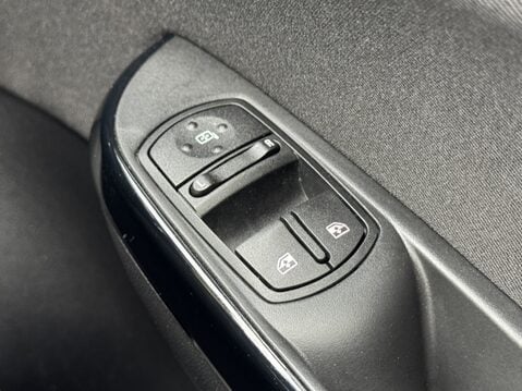 Vauxhall Corsa 1.4 Griffin 5dr 29