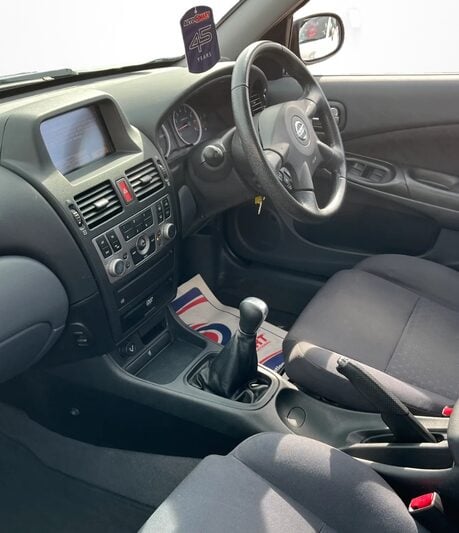 Nissan Almera 1.8 16v SXE 5dr