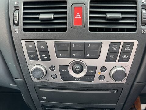 Nissan Almera 1.8 16v SXE 5dr 22