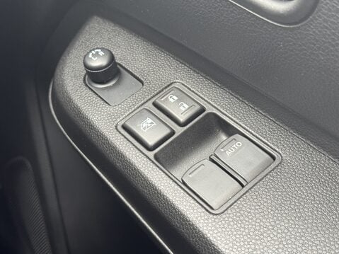 Suzuki Ignis 1.2 Dualjet SHVS SZ3 5dr 28