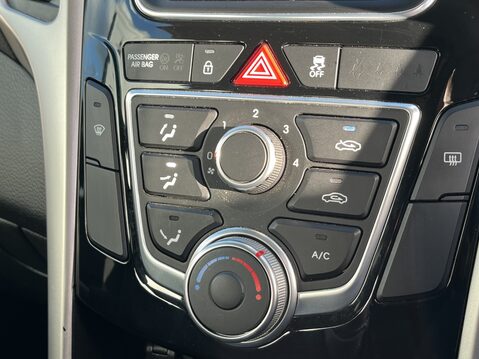 Hyundai i30 1.4 Blue Drive SE 5dr 27