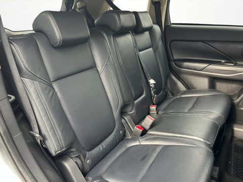 Mitsubishi Outlander 2.0 Exceed 5dr CVT 32