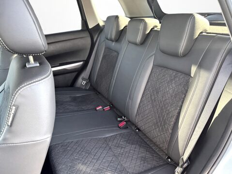 Suzuki Vitara 1.5 Hybrid SZ5 5dr AGS 31