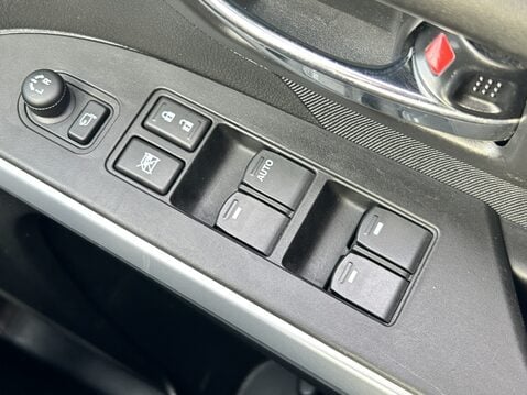 Suzuki SX4 S-Cross 1.4 Boosterjet 48V Hybrid SZ-T 5dr 31