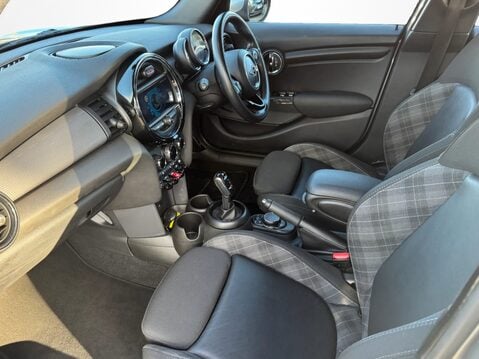 Mini Hatchback 1.5 Cooper II 5dr Auto [Nav+ Pack] 2