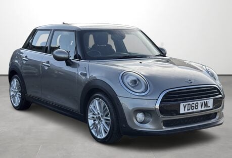 Mini Hatchback 1.5 Cooper II 5dr Auto [Nav+ Pack]