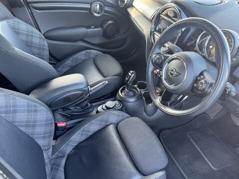 Mini Hatchback 1.5 Cooper II 5dr Auto [Nav+ Pack] 17