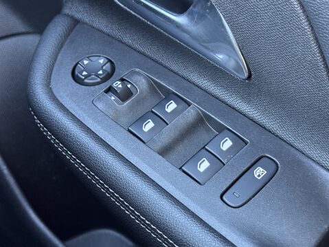 Vauxhall Mokka 1.2 Turbo 100 SRi Nav Premium 5dr 32