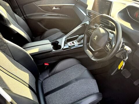 Peugeot 3008 1.2 PureTech Allure 5dr EAT8 19