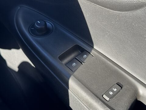 Vauxhall Viva 1.0 SE 5dr [A/C] 28