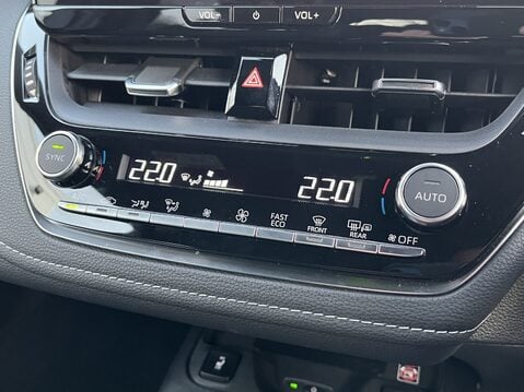 Suzuki Swace 1.8 Hybrid Ultra 5dr CVT 28