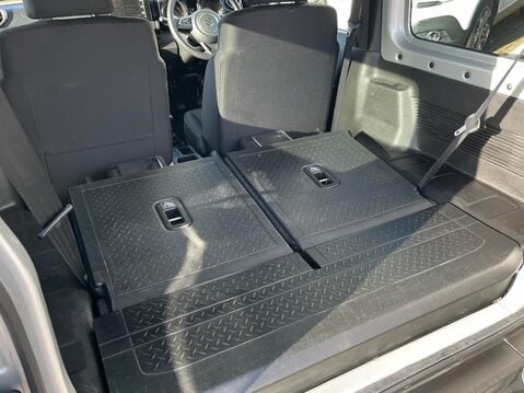 Suzuki Jimny 1.5 SZ5 ALLGRIP 3dr 33