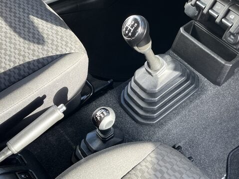 Suzuki Jimny 1.5 SZ5 ALLGRIP 3dr 30