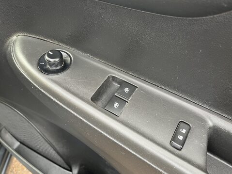 Vauxhall Viva 1.0 [73] SE 5dr [A/C] 18