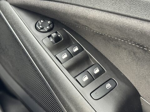 Vauxhall Crossland 1.2 Turbo Ultimate 5dr 30