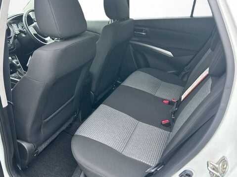 Suzuki S-Cross 1.5 Hybrid Motion 5dr AGS 33