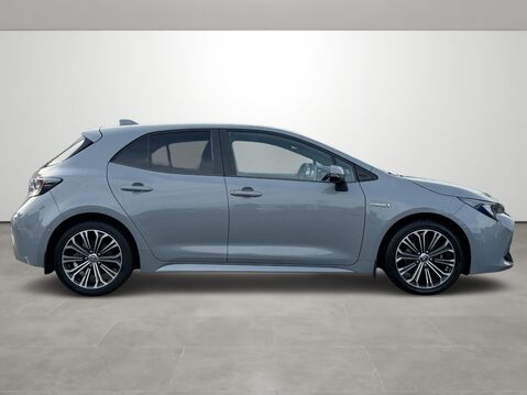 Toyota Corolla 1.8 VVT-i Hybrid Design 5dr CVT 11