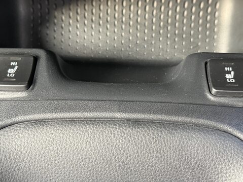 Toyota Corolla 1.8 VVT-i Hybrid Design 5dr CVT 28